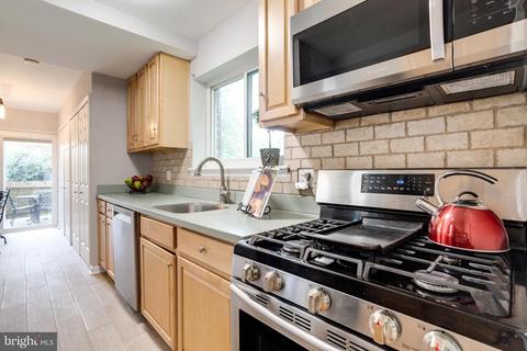 8524 Parliament Dr, Springfield, VA 22151 photo 11