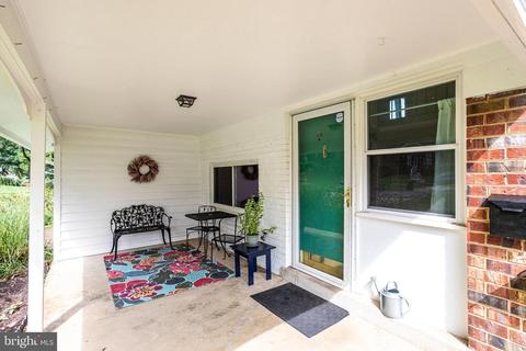 8524 Parliament Dr, Springfield, VA 22151 photo 3