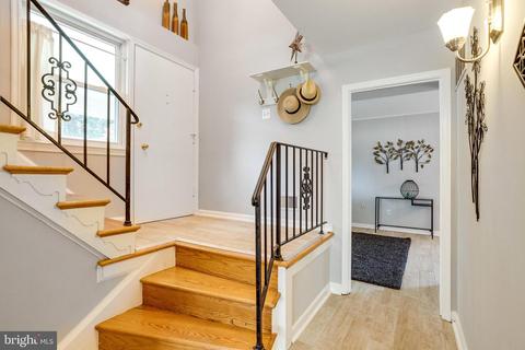 8524 Parliament Dr, Springfield, VA 22151 photo 5