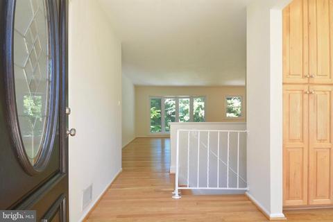 6438 Northanna Dr, Springfield, VA 22150 photo 4