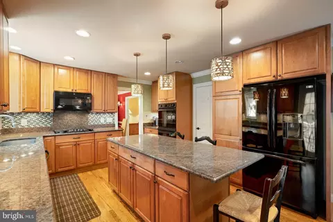 7021 Maple Tree Ln, Springfield, VA 22152 photo 16