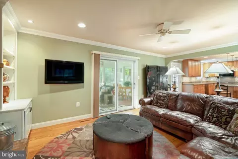 7021 Maple Tree Ln, Springfield, VA 22152 photo 19