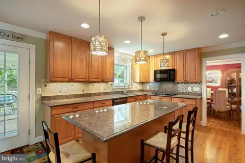 7021 Maple Tree Ln, Springfield, VA 22152 photo 14