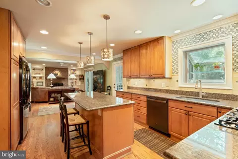 7021 Maple Tree Ln, Springfield, VA 22152 photo 11
