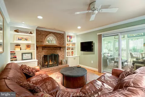 7021 Maple Tree Ln, Springfield, VA 22152 photo 18
