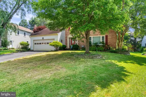 7021 Maple Tree Ln, Springfield, VA 22152 photo 2