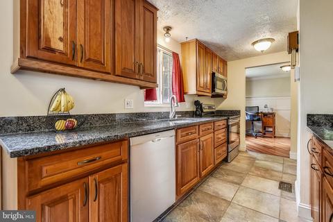 8459 Yellow Leaf Ct, Springfield, VA 22153 photo 12
