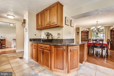 8459 Yellow Leaf Ct, Springfield, VA 22153 photo 10