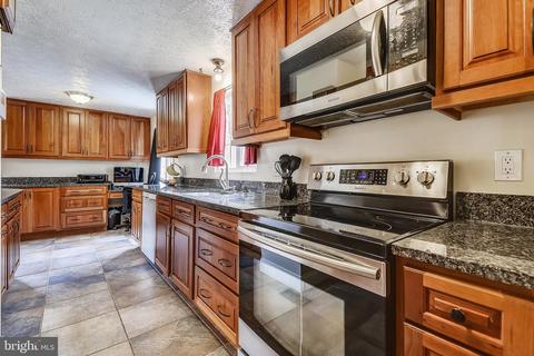 8459 Yellow Leaf Ct, Springfield, VA 22153 photo 13