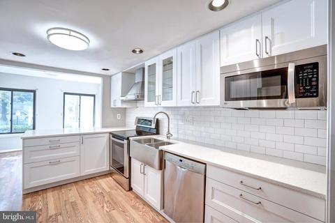 11534 Hearthstone Ct, Reston, VA 20191 photo 3