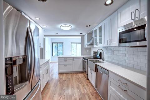 11534 Hearthstone Ct, Reston, VA 20191 photo 2