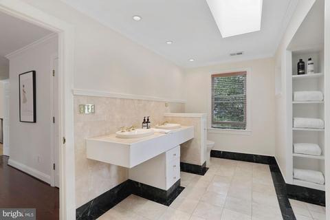 8201 Spring Hill Ln, Mclean, VA 22102 photo 28