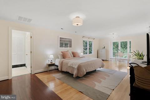 8201 Spring Hill Ln, Mclean, VA 22102 photo 23