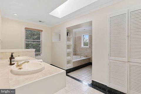 8201 Spring Hill Ln, Mclean, VA 22102 photo 27