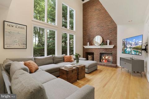 8201 Spring Hill Ln, Mclean, VA 22102 photo 10