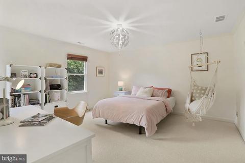 8201 Spring Hill Ln, Mclean, VA 22102 photo 30