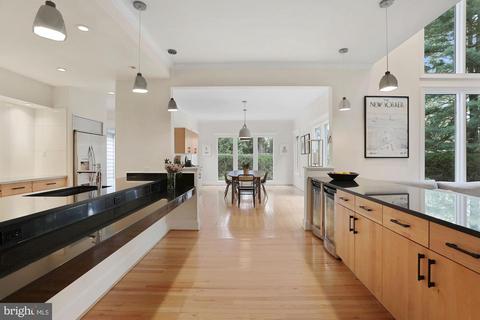 8201 Spring Hill Ln, Mclean, VA 22102 photo 5