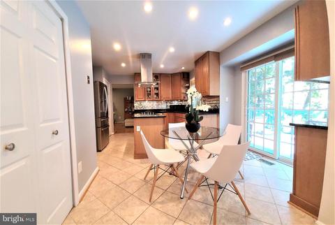 6937 Sydenstricker Rd, Springfield, VA 22152 photo 12