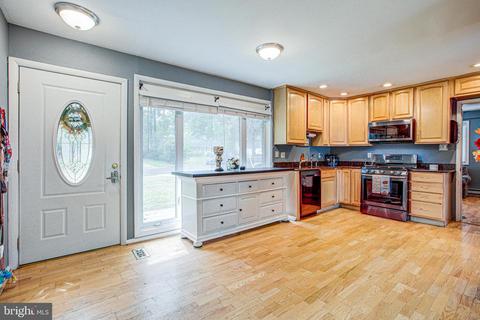 7414 Hogarth St, Springfield, VA 22151 photo 4