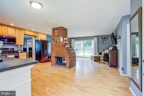 7414 Hogarth St, Springfield, VA 22151 photo 3