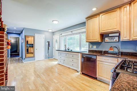 7414 Hogarth St, Springfield, VA 22151 photo 6