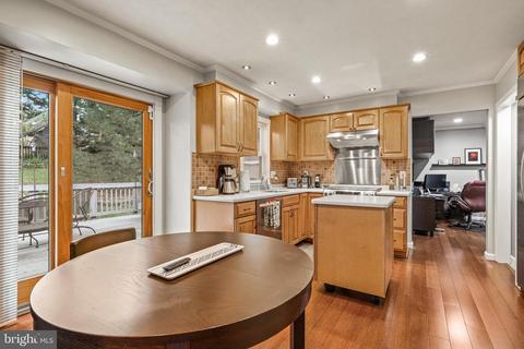 8705 Etta Dr, Springfield, VA 22152 photo 12