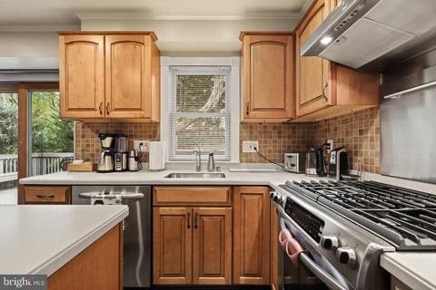 8705 Etta Dr, Springfield, VA 22152 photo 10