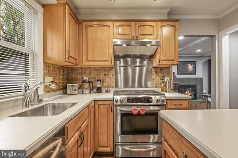 8705 Etta Dr, Springfield, VA 22152 photo 9