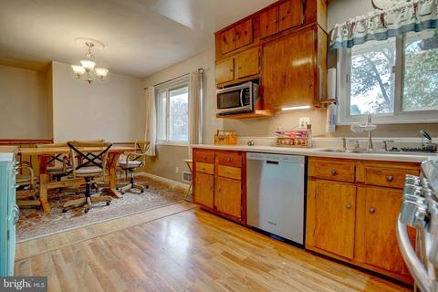7430 Long Pine Dr, Springfield, VA 22151 photo 5