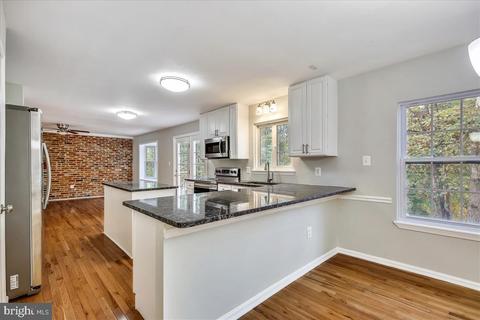 7716 Cervantes Ln, Springfield, VA 22153 photo 10