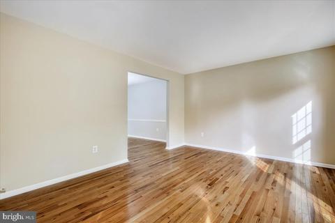 7716 Cervantes Ln, Springfield, VA 22153 photo 4