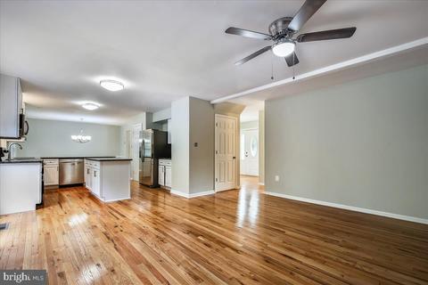 7716 Cervantes Ln, Springfield, VA 22153 photo 6