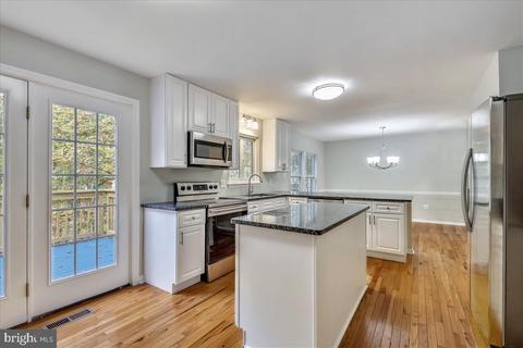 7716 Cervantes Ln, Springfield, VA 22153 photo 11
