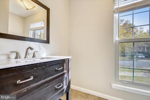 7716 Cervantes Ln, Springfield, VA 22153 photo 9