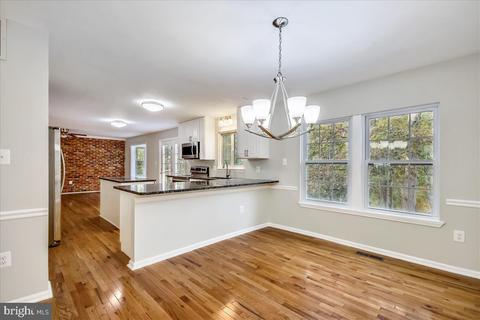 7716 Cervantes Ln, Springfield, VA 22153 photo 5