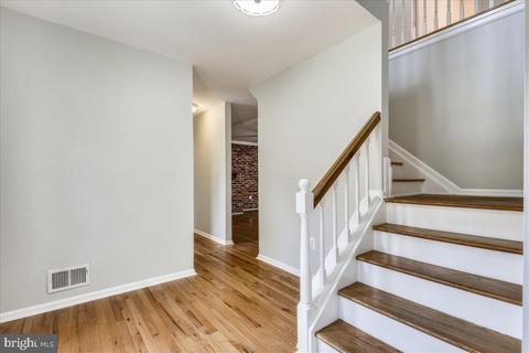 7716 Cervantes Ln, Springfield, VA 22153 photo 2