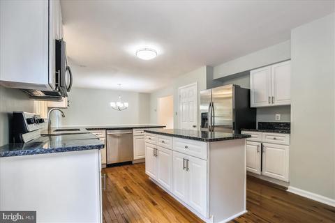 7716 Cervantes Ln, Springfield, VA 22153 photo 12