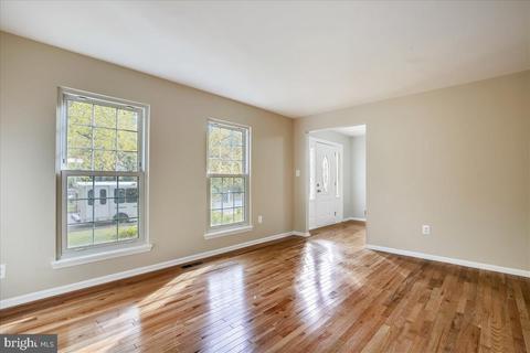 7716 Cervantes Ln, Springfield, VA 22153 photo 3