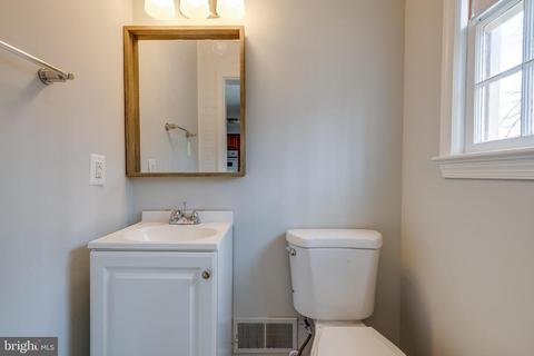 6902 Sydenstricker Rd, Springfield, VA 22152 photo 8