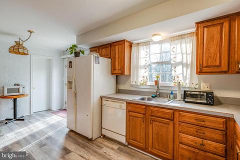 6902 Sydenstricker Rd, Springfield, VA 22152 photo 10