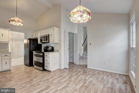 8623 Etta Dr, Springfield, VA 22152 photo 4