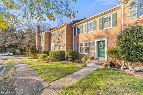 7040 Bradwood Ct, Springfield, VA 22151 photo 5