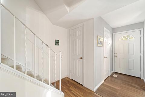 7040 Bradwood Ct, Springfield, VA 22151 photo 10
