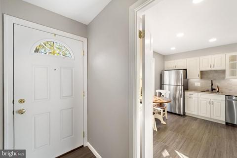 7040 Bradwood Ct, Springfield, VA 22151 photo 13
