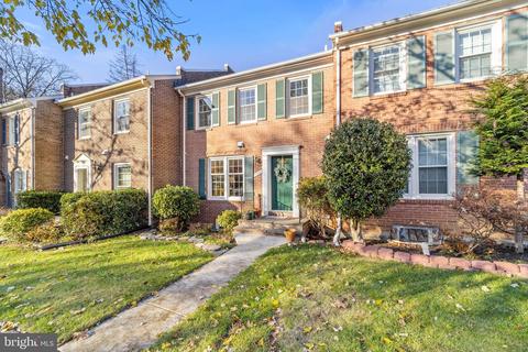 7040 Bradwood Ct, Springfield, VA 22151 photo 6