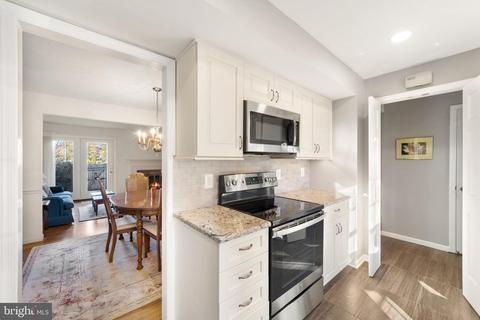 7040 Bradwood Ct, Springfield, VA 22151 photo 15