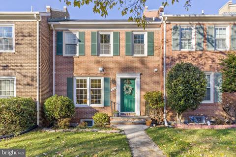 7040 Bradwood Ct, Springfield, VA 22151 photo 2