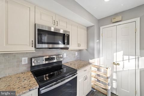 7040 Bradwood Ct, Springfield, VA 22151 photo 18
