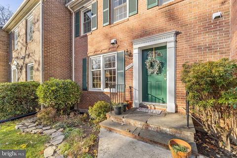 7040 Bradwood Ct, Springfield, VA 22151 photo 4