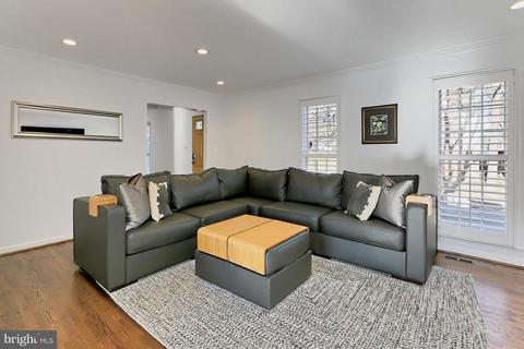 7705 Lear Rd, Mclean, VA 22102 photo 2